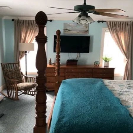 2 Family House Steps from Beach; 2 Master Bedrooms; Beach and Bike Equipment too