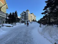 Mountain Lodge #327! Remodeled kitchen!  Only yards away from Ballhooter lift!