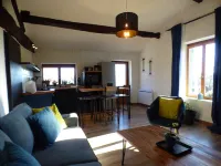 CHARMING COTTAGE WITH TERRACE OVERLOOKING THE COUNTRYSIDE Hotels in Bioussac