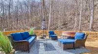 Cardinals on the Creek Cabin-Hot Tub, Pet-Friendly, Backyard Creek!