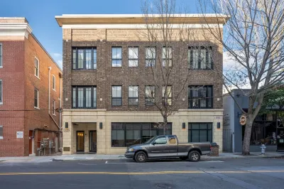 Cozy Condo Front Street Wilmington Private Balcony Walking distance