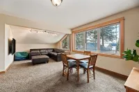 CJ's Lakeview Cabin HotTub Spotless! GameRoom Parking Stocked Kitchen