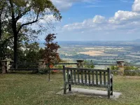 Secluded 2 Bedroom Retreat w/great family room on Sewanee Campus Hotels in Sewanee