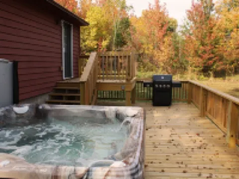 Hot Tub - Minutes from Winetrail, SIU, Giant City, Cedar Lake, Shawnee Forest! Hotels in Makanda