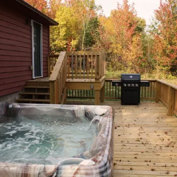 Hot Tub - Minutes from Winetrail, SIU, Giant City, Cedar Lake, Shawnee Forest!