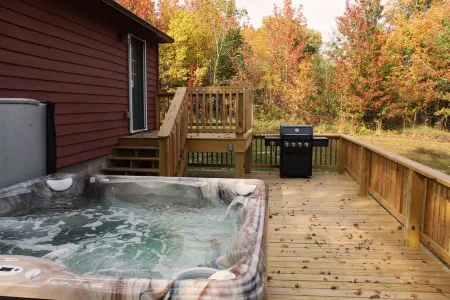 Hot Tub - Minutes from Winetrail, SIU, Giant City, Cedar Lake, Shawnee Forest!