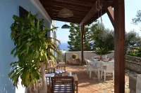 Villa Grotta Azzurra (B), with private parking and Pool