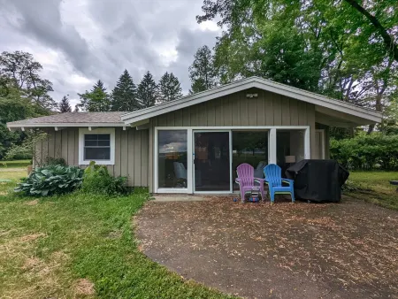 Finger Lakes Cottage Getaway Отели в г. Дженива