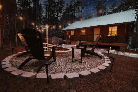 The Cabin At Hurdle Mills - Hot Tub & Fire Pit