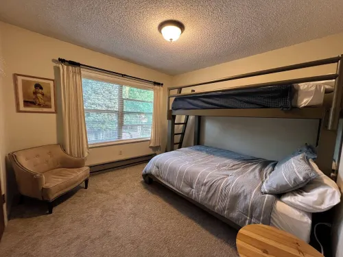 Family condo, walk to ski area, private fishing pond and playground