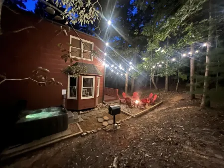 Family Cabin Fun: Deck Slide, Hot Tub, Fire Pit & Resort Amenities!