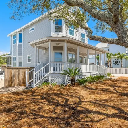 Private Heated Pool - Hot Tub - Golf Cart - Block to Beach - Fully Remodeled!