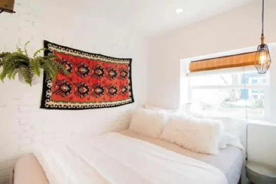 Mid/Mod ' Little House' in Old Town Louisville