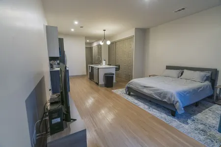 Modern Studio in Midtown, Atlanta. Close to Mercedes-Benz Stadium & Georgia Tech