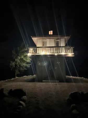 Cozy Quiet Island Light House on Water Front Отели в г. Tuscola County