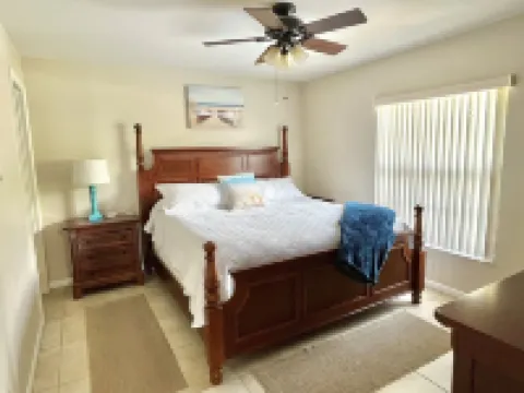 FREE Heated Pool, Weber Gas Grill, 3 miles to the beach!