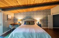 Sleeps 22~Hot Tub~Gameroom~Theater~Gym~Lake Views