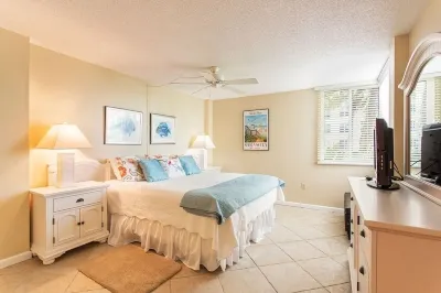 Oceanfront/Beachfront -Sarasota Surf  Racquet - Y Building Hotels near Lawrence Chip Beach