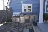 5 minute walk to Beach, Stage Fort Park, and Gloucester Promenade! Hotels in Gloucester