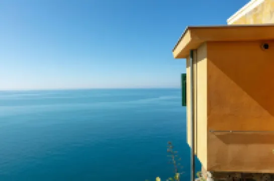 Up to 5 guest house above the Cliff House