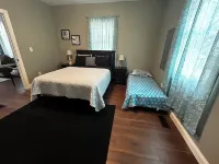 Cozy house on a quiet street Hotels in Bedford