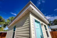 Cozy Cottage  - Minutes from Beaches and Historic Dearborn St!