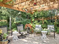 Garden Cottage Getaway on the Pend Oreille River! Pet-Friendly! Water Access!! Hotele w: Pend Oreille County