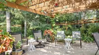 Garden Cottage Getaway on the Pend Oreille River! Pet-Friendly! Close to Skiing!