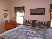 Beach, Dock, Deck, Amazing Views, Waterfront Cottage with Central air! Hotels near Paradise Cove Campground