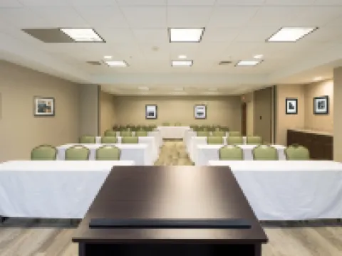 Hampton Inn Waterville Hotels in Waterville