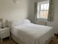 Cosy Carol Cottage Just Off The High Street - 2-Star