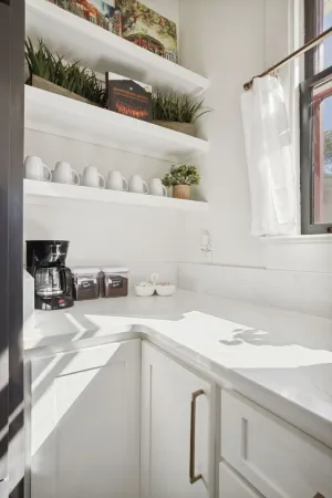 Upscale Garden District Stunner Near LSU/Downtown - Sleeps 8 Отели рядом с достопримечательностью «Магнолиа Маунд Плантейшен»