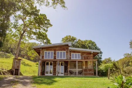 Country Barn Retreat Отели в г. Uki