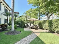 Downtown "old" Naples, walking distance to beach, restaurants & shops