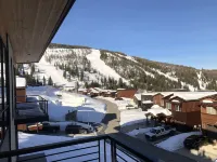 Ski in Ski out chalet with hot tub - Walk to the Village