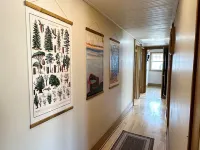 2-Bedroom Apartment in the Heart of Downtown Munising ミューニシングのホテル