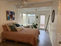 La Casita Azul - Quaint, Artsy Cottage in Hollywood Beach - Short Walk to Sand!