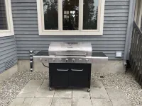 Family Fun Getaway w/Pool, Private Hot Tub, Games & BBQ!