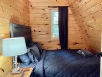 Overlook Oasis! RRG, A-frame Cabin, NEW HOT TUB, Grill! Pet friendly