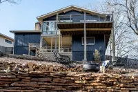 THE DRAKE ON LAKE AVALON near the Oz trails