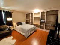 Modern 2,000+ sf house. Sauna + Parking! 5 mins from airport.