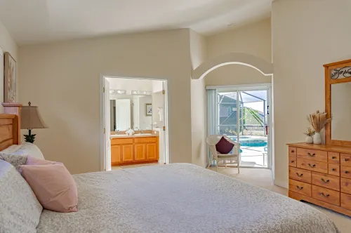 Beautiful Home with Private Pool/Spa, 2 Master Suites, 15 Miles from Disney.