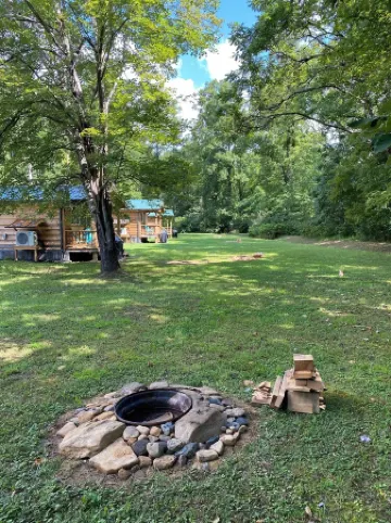 Cozy cabin close to Summersville Lake and the New River Gorge National Park!