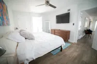 ☀️Casita bonita 🏖 Villa with 4beds/3 bath and HEATED pool 🌴🔥