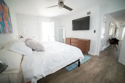 ☀️Casita bonita 🏖 Villa with 4beds/3 bath and HEATED pool 🌴🔥 사우그라스 밀스 주변 호텔