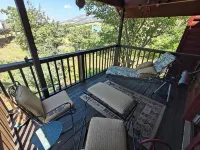 Mountainside Cabin in Medicine Park-Stunning Views-Borders Ft. Sill-Sleeps 16