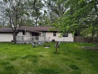 Spacious 3 bedroom home minutes away from Wisconsin Dells and Castle Rock Lake.