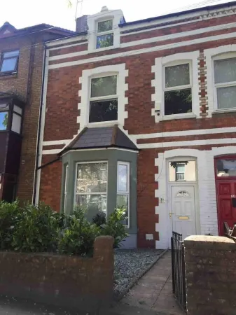 Large Victorian Terrace, Penarth (Cardiff) Отели рядом с достопримечательностью «Юниверсити Хоспитал Лландо»