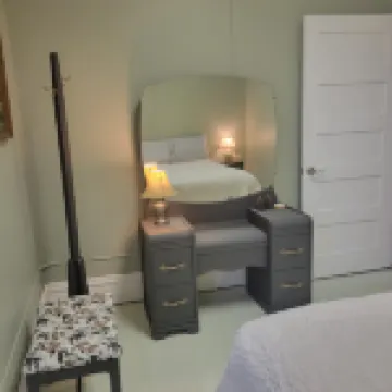 Warm northwoods beach-style apartment walking distance to OreBeGone & Mesabi Trl