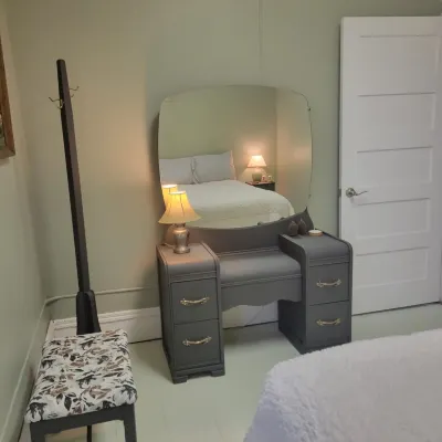 Warm northwoods beach-style apartment walking distance to OreBeGone & Mesabi Trl